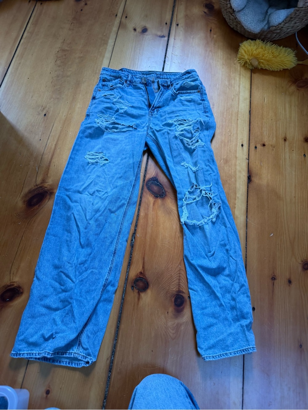 American Eagle Outfitters Light Blue Distressed Relaxed Jeans